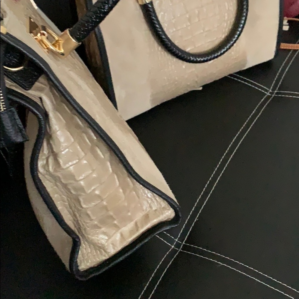 Handbag. Leather - Picture 2 of 3